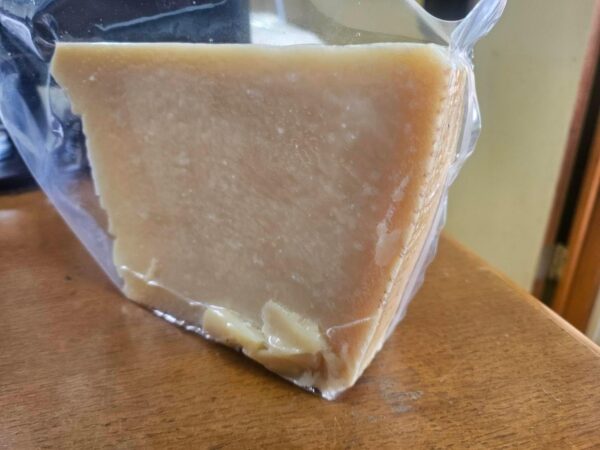 パルミジャーノ レッジャーノ (ヴァッケ ロッセ) 不定量 最高峰 パルミジャーノ 約500g - 画像 (6)
