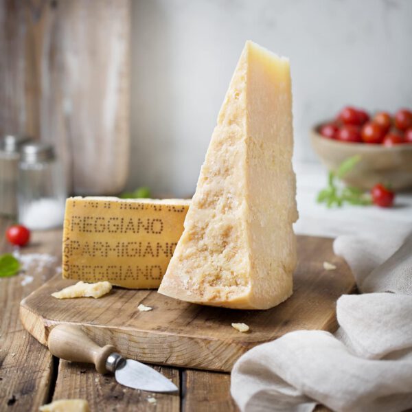 パルミジャーノ・レッジャーノ DOP 2.2 lb (1kg) - The Only Parmesan - EMILIA FOOD LOVE
