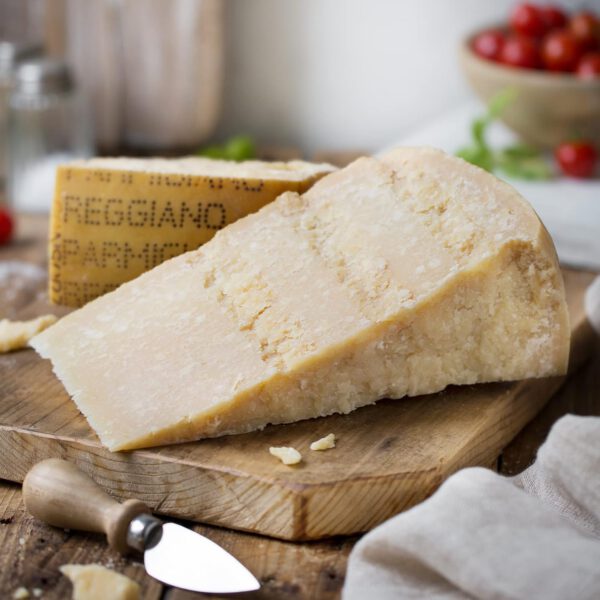 パルミジャーノ・レッジャーノ DOP 2.2 lb (1kg) - The Only Parmesan - EMILIA FOOD LOVE - 画像 (2)