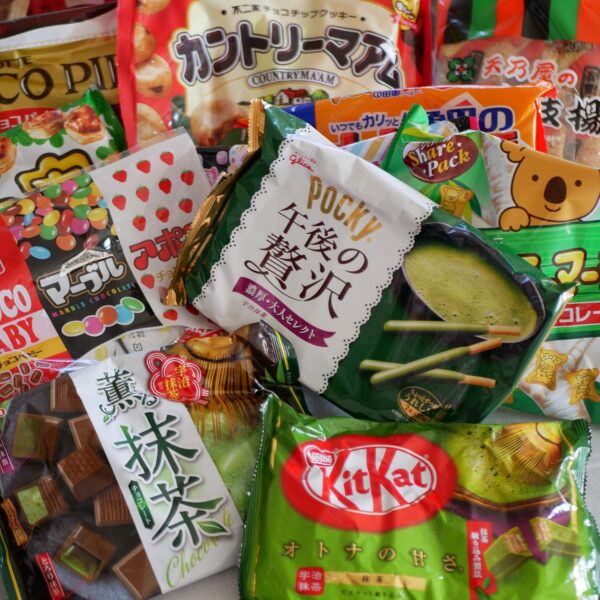 お菓子選びに困らない！ボリューム満点！！人気お菓子詰合せ23点セット
