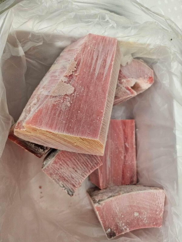 三崎港直送 冷凍 天然メバチマグロ 赤身 柵 (約500g) - 画像 (2)