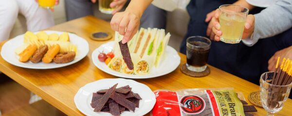 テング ビーフジャーキー レギュラー 100g×24袋セット (国産品) 大容量 業務用 おつまみ 天狗 - 画像 (8)