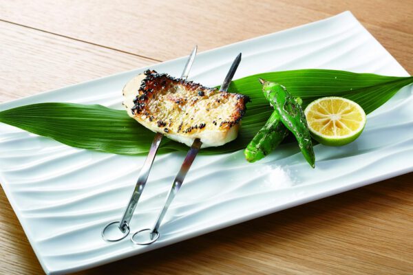 【甘鯛 鱗付き フィレ 50/80(2kg入り)】 逆立つ鱗 パリパリ 食感 冷凍 - 画像 (3)