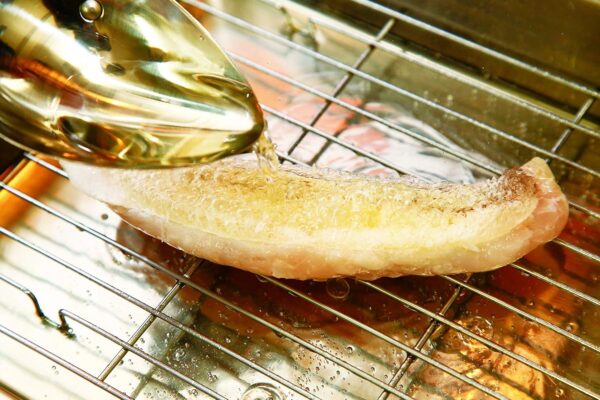【甘鯛 鱗付き フィレ 50/80(2kg入り)】 逆立つ鱗 パリパリ 食感 冷凍 - 画像 (9)