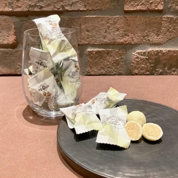 ウルバーニ 白トリュフ入りチョコレート15粒入り75g - 画像 (4)