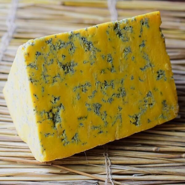 シュロップシャー ブルー ブルーチーズ Shropshire Blue 黄色い スティルトン チーズ【約200g】 - 画像 (2)