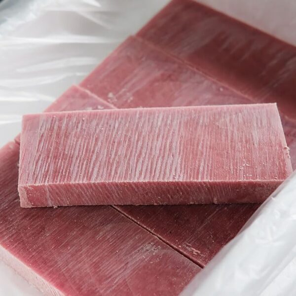 三崎港直送 【冷凍】キハダマグロ 切り落とし不定形柵(1kg) - 画像 (2)
